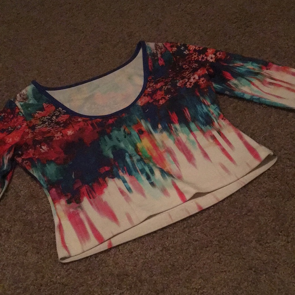 Mid sleeve blouse.